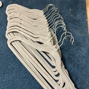 Non slip velvet hangers